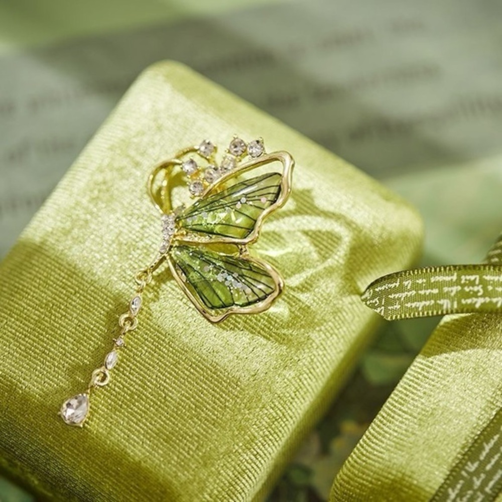 Elegant Green Butterfly Brooch Gold Tone with Crystal Details‎ Nature Inspired